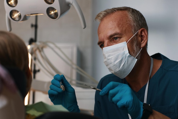 Dis implant tedavisi ile eksik dislere kalici cozum